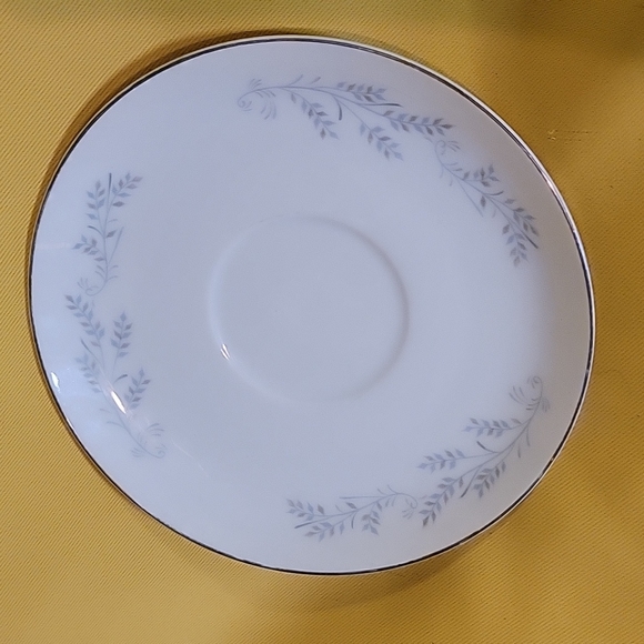 Translucent Porcelain Royalton Fine China Co. Plate - Picture 2 of 6